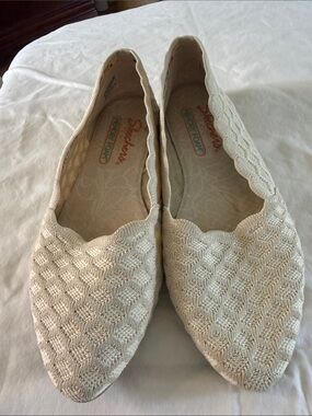 Skechers Women's Cream Knit Pointed Scallop-Edge Flats
